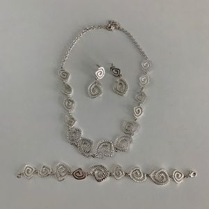 Premier Designs Silver Swirl Jewelry Set